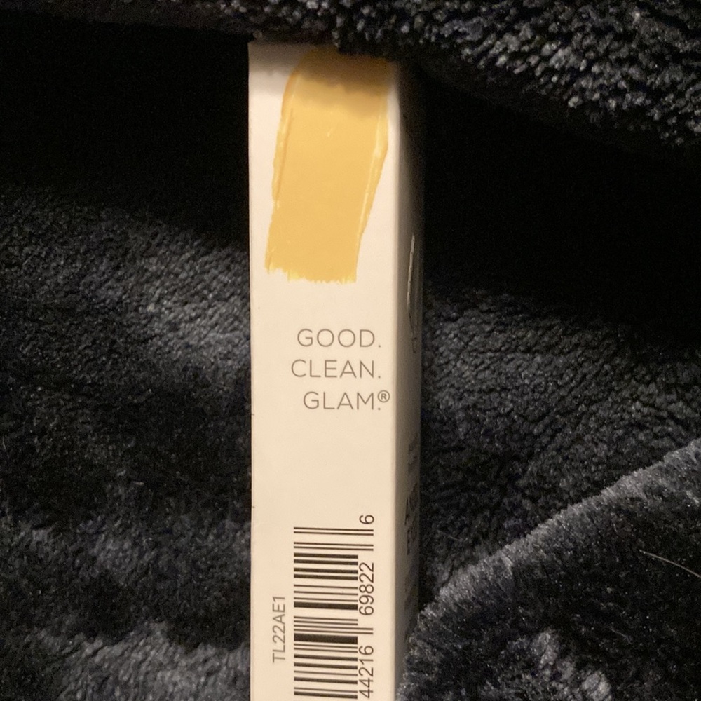 True & Luscious, Angel Eyes eyeshadow primer/base Light Nude - Picture 6 of 6